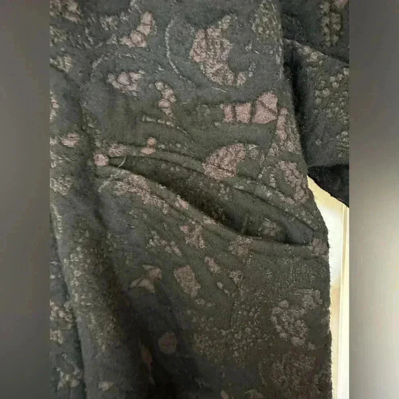 Dress To Kill High Low Knit Jacket with Pockets - Picture 3 of 8